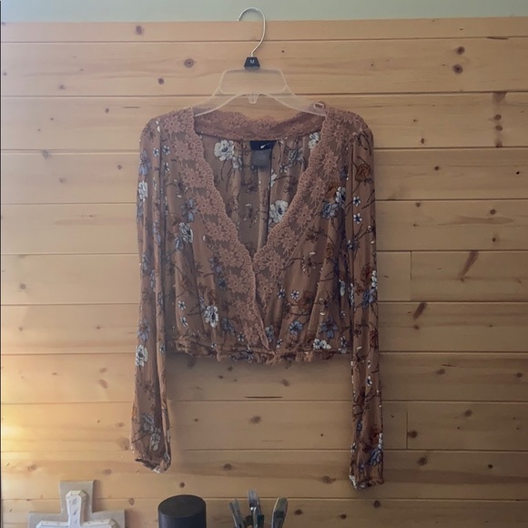 Top - Picture 1 of 2